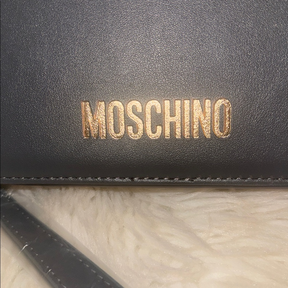 SOLD Moschino Airline Large Wristlet Set Grey and Gold NEW - Picture 3 of 8